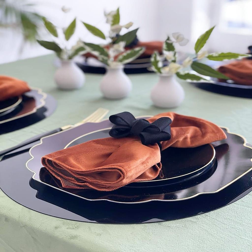 Scalloped Clear Black • Gold Plastic Plates | 10 Pack